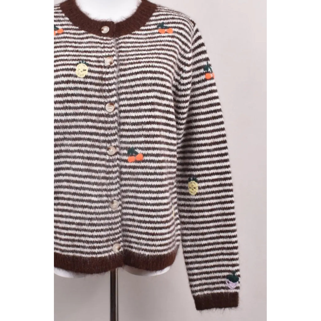 QNUZ CARDIGAN MED STRIBER OG BRODERI BRUN
