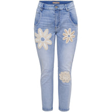 Indlæs billede til gallerivisning MARTA JEANS MED BLOMSTER 1801 BLUE
