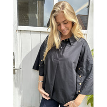 Indlæs billede til gallerivisning CONTINUE SHIRT KLARA BLACK
