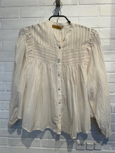 Indlæs billede til gallerivisning BOHO LOVE BLOUSE CREAM FARVET MED SMÅ SYNINGER
