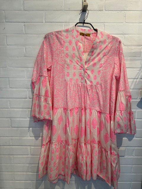 BOHO LOVE DRESS BUBBELGUM/WHITE