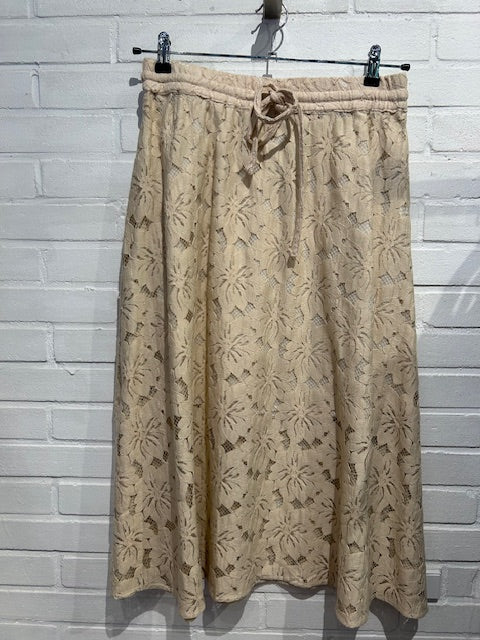 BLACK COLOUR NELLY SKIRT CHAMPANGNE 40579