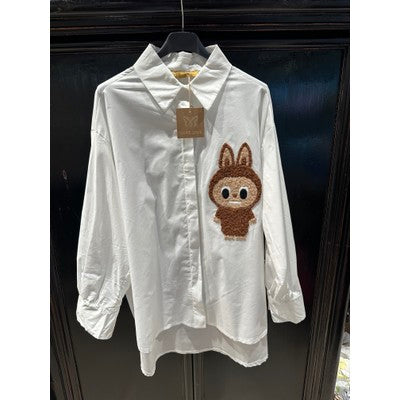 BOHO LOVE SKJORTE HVID MED LA BUBU BAMSE PÅ