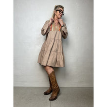 Indlæs billede til gallerivisning GASPAR HAWAII SHORT DRESS SAND

