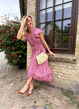 Indlæs billede til gallerivisning BLACK COLOUR LUNA FLARED WRAP DRESS PINK VIPE 39151
